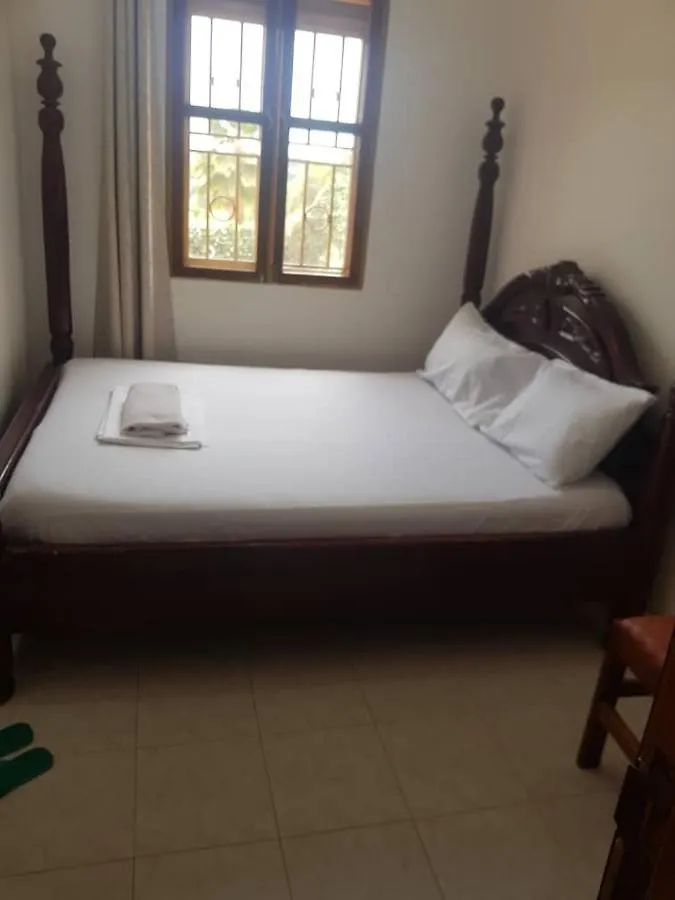 호텔 Country Inn & Cottages 캄팔라